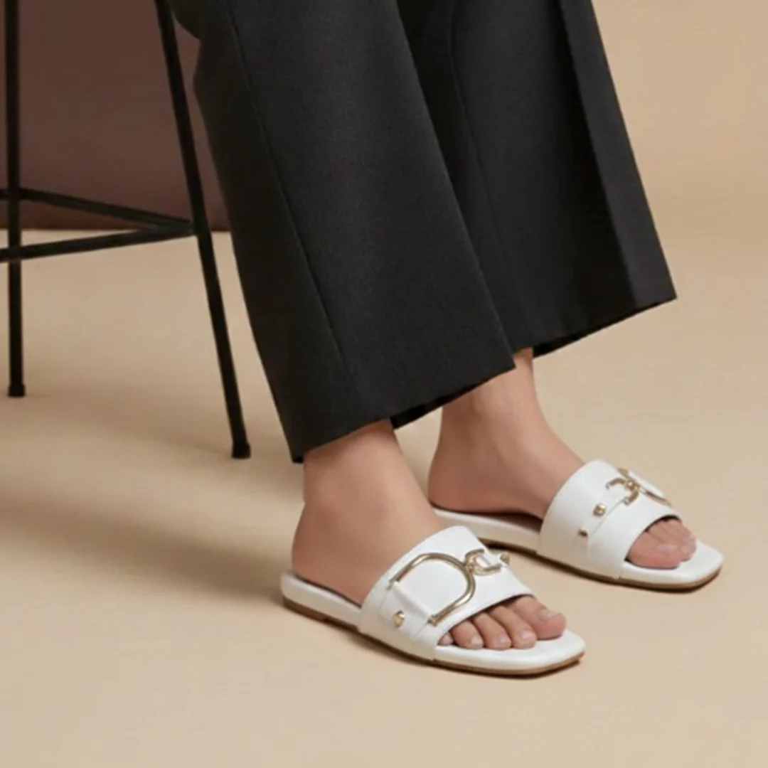D buckle White
